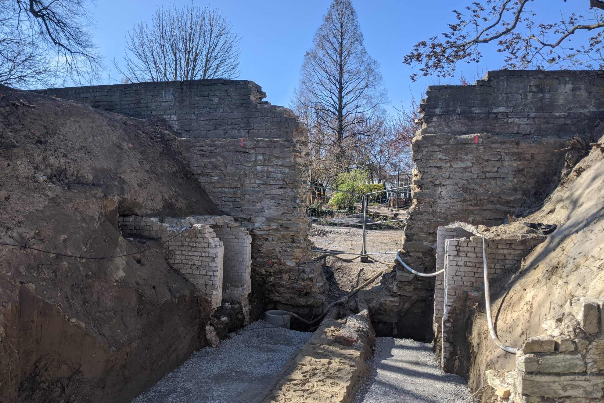 Walldurchbruch - Grüne Hecke - Stand April 2020